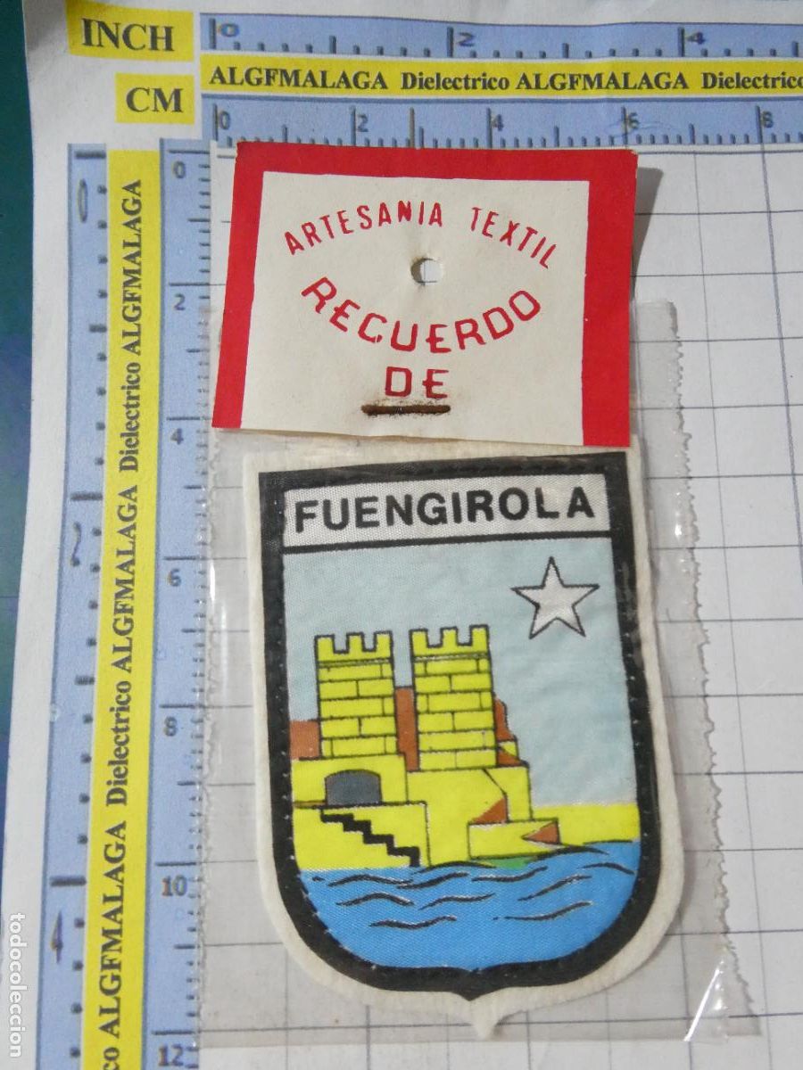 Coleccionismo: ANTIGUO PARCHE TURISMO RECUERDO SOUVENIR. ESCUDO MUNICIPIO FUENGIROLA, M&Aacute;LAGA