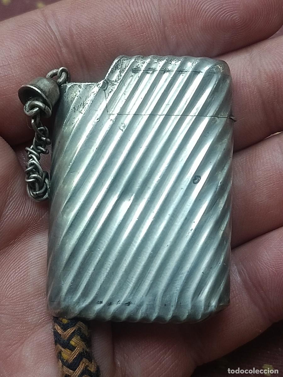 Coleccionismo: Encendedor cerillero de plata antiguo.