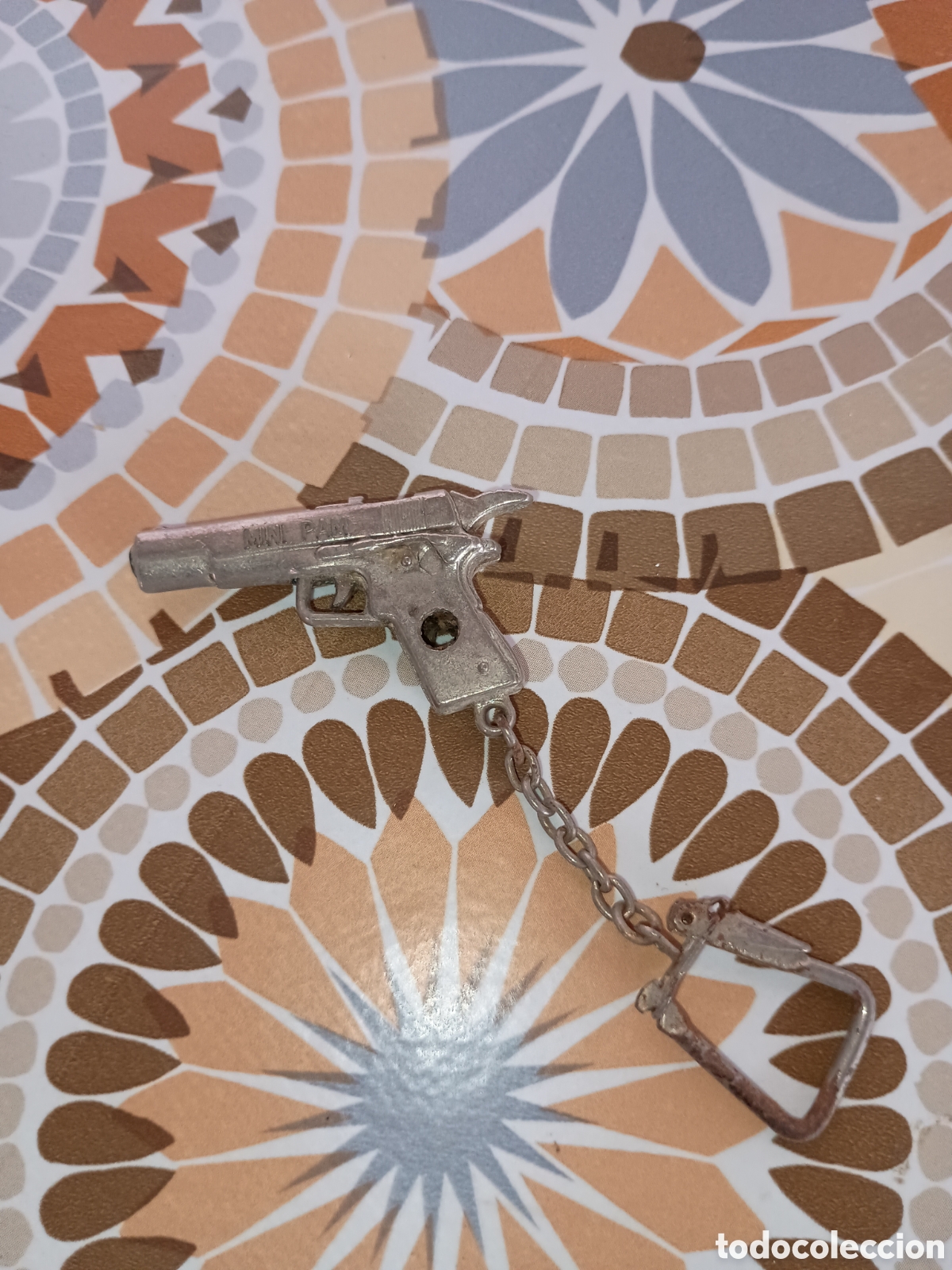 Coleccionismo: Llavero Pistola vintage de petardos marca mini pam