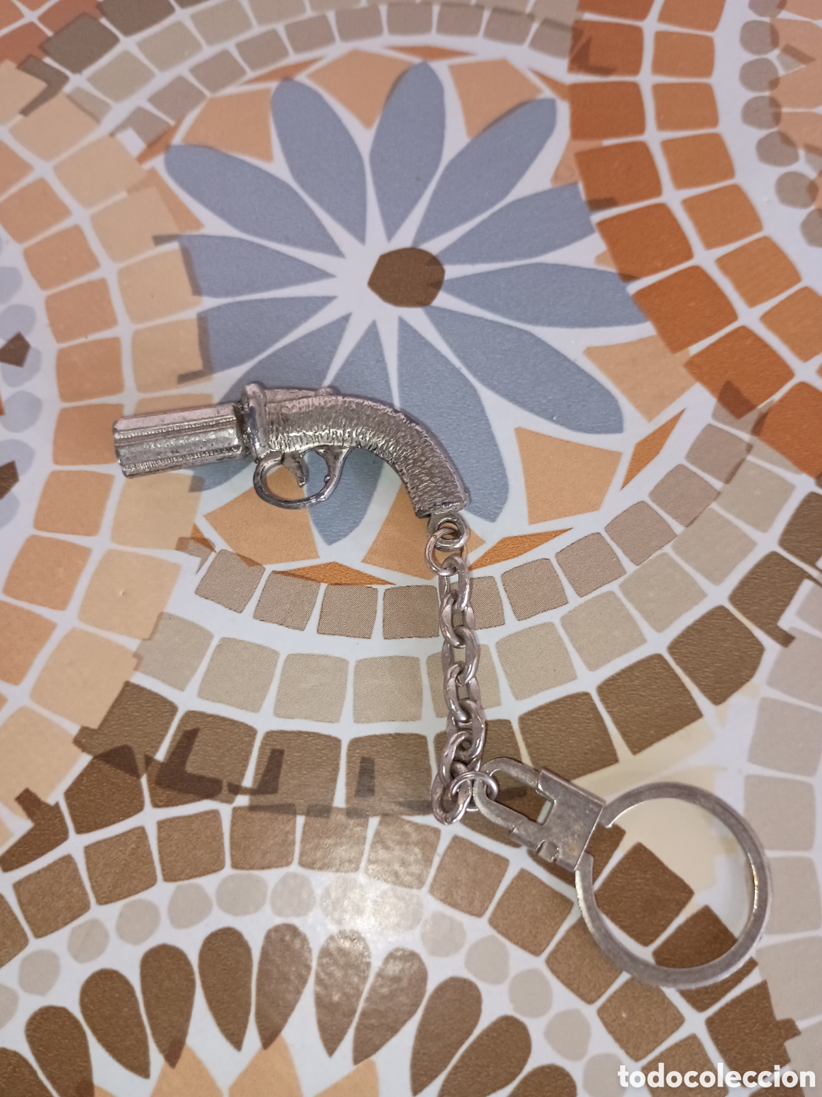 Coleccionismo: Llavero Pistola vintage de metal