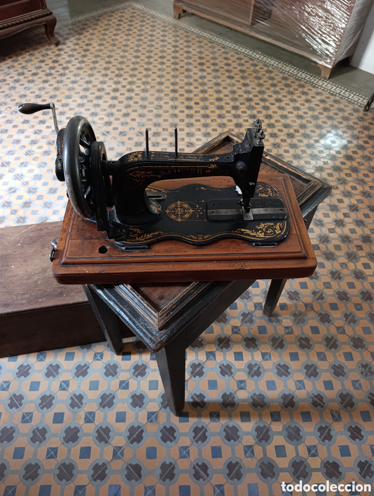 Coleccionismo: M&aacute;quina de coser Singer antigua a manivela