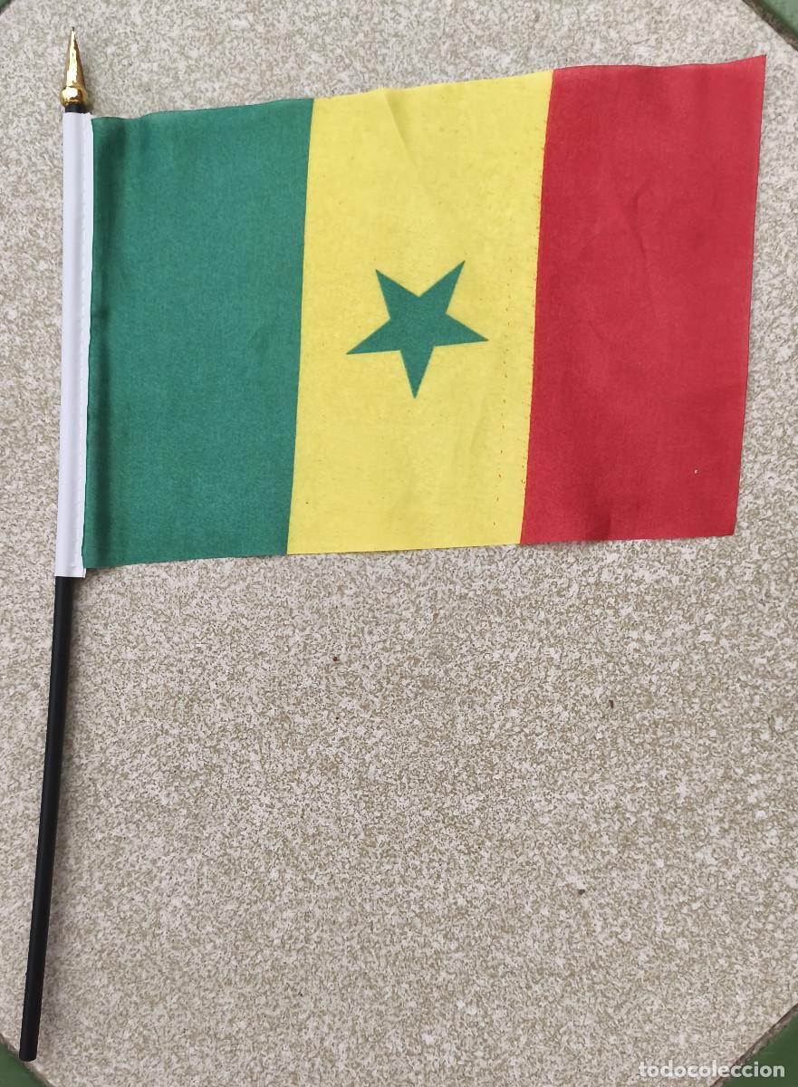 Coleccionismo: BANDERA DE MANO SENEGAL - 32 x 21 cm