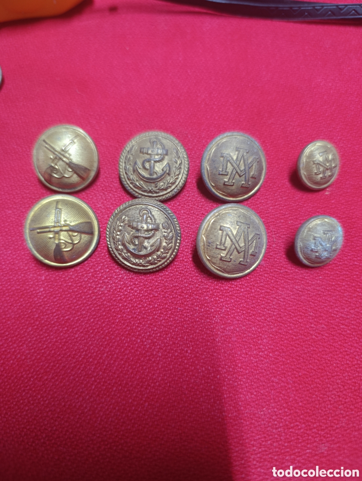 Coleccionismo: Lote de botones militares de laton.