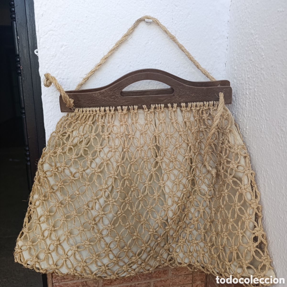 Coleccionismo: Gran Bolso Vintage de Macram&eacute; de Cuerda con Asas de Madera Tallada (Estilo Boho ,A&ntilde;os 60/ 70)