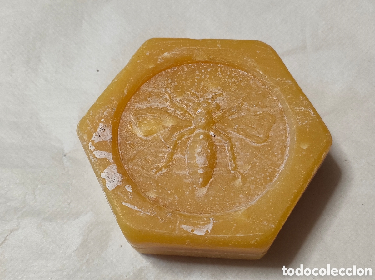 Coleccionismo: Antigua pastilla de jab&oacute;n de la marca de miel La Colmena.