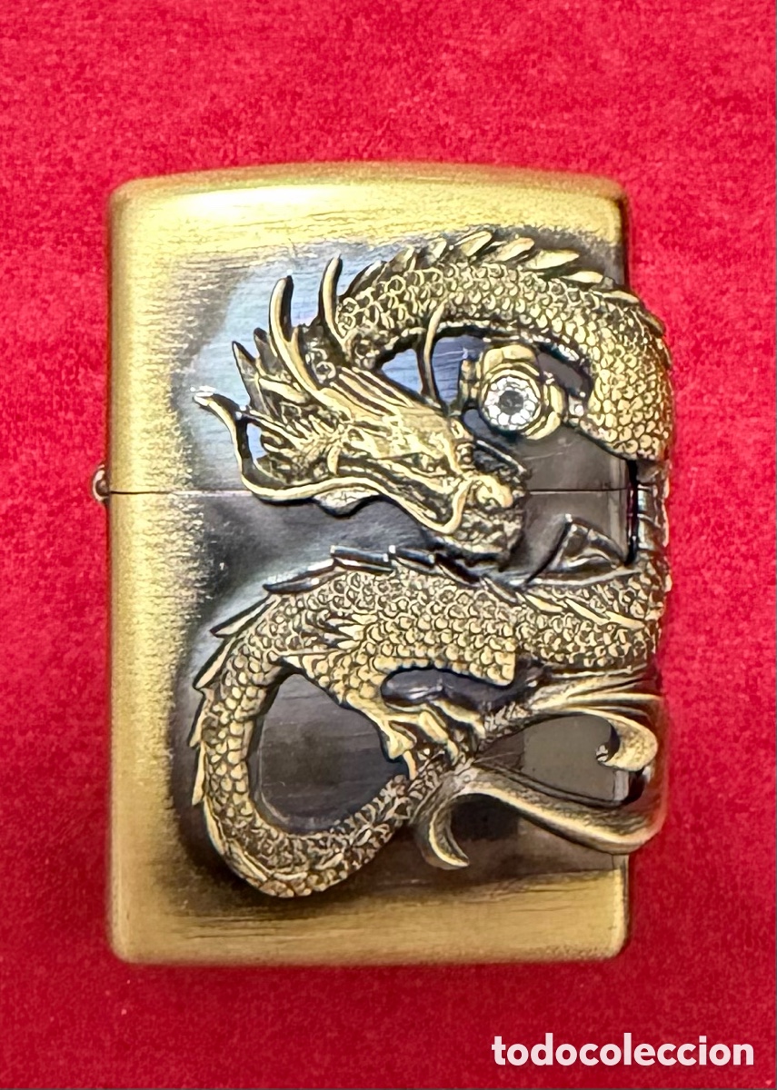 Coleccionismo: Zippo Jap&oacute;n DS-BS Drag&oacute;n 3D Antique Brass Swarovski Nuevo con caja original
