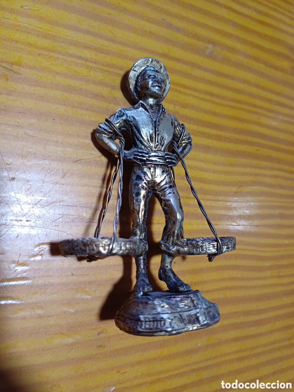 Coleccionismo: Precioso cenachero Malaga Figura en metal