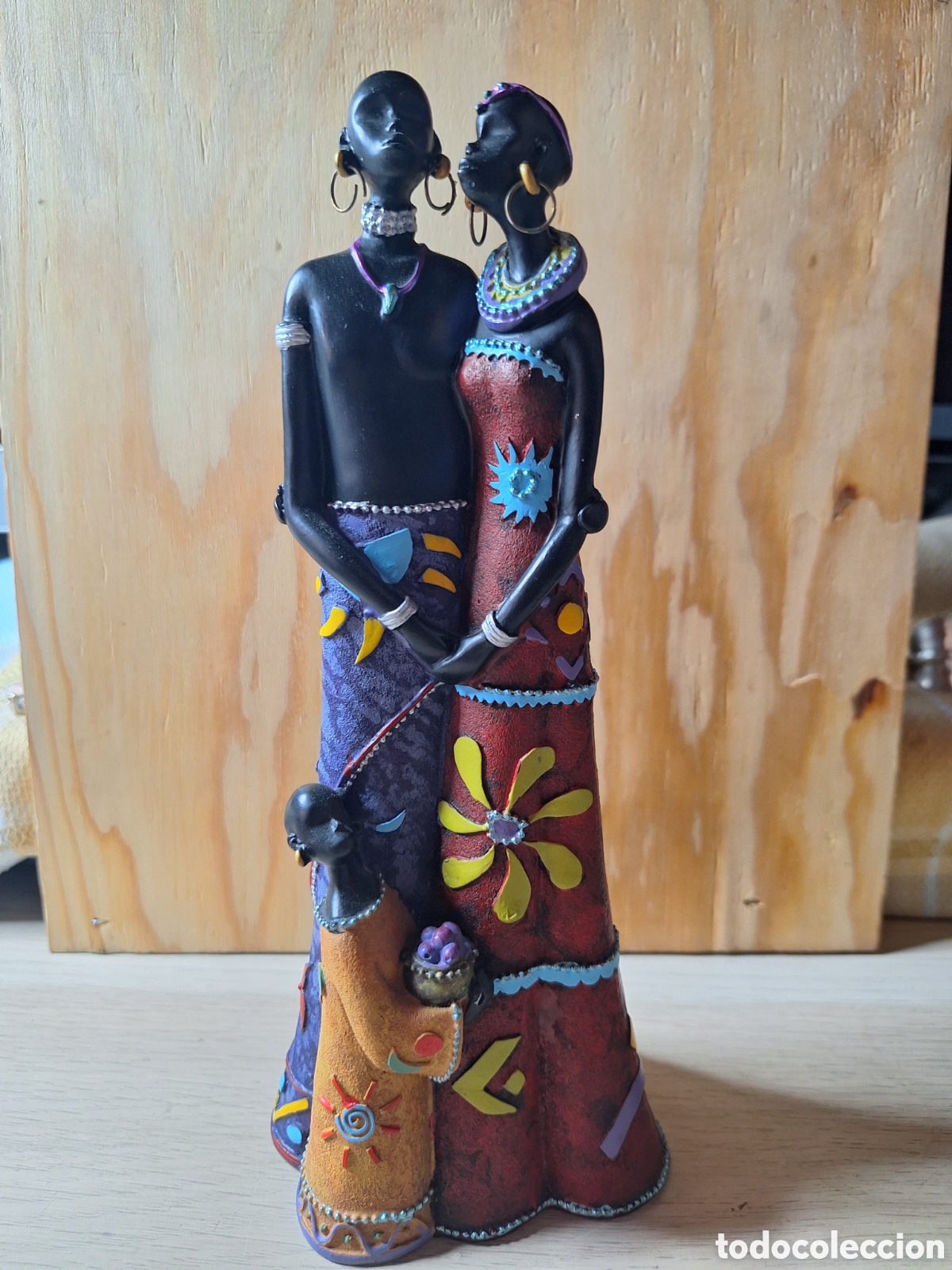 Coleccionismo: Escultura familia africana.