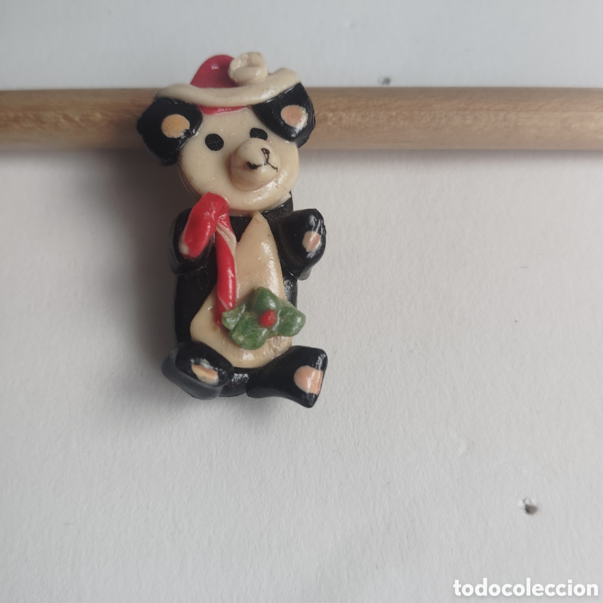 Coleccionismo: Broche koala Navidad de cer&aacute;mica 4 cm