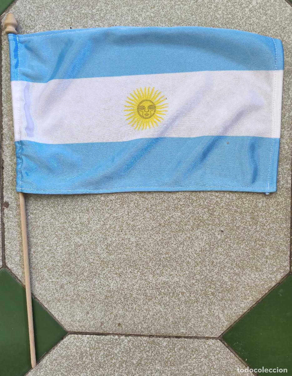Coleccionismo: BANDERA DE MANO ARGENTINA - 37 x 28 cm