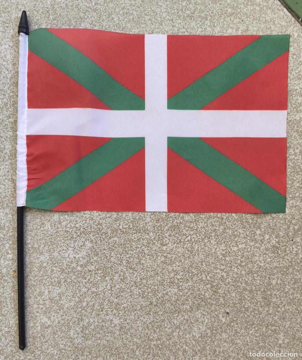 Coleccionismo: BANDERA DE MANO - EUSKADI - 27 x 21,5 cm