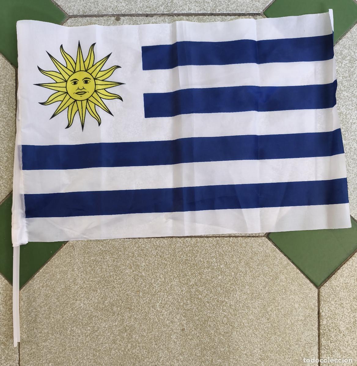 Coleccionismo: BANDERA DE MANO - URUGUAY - 40 x 45 cm