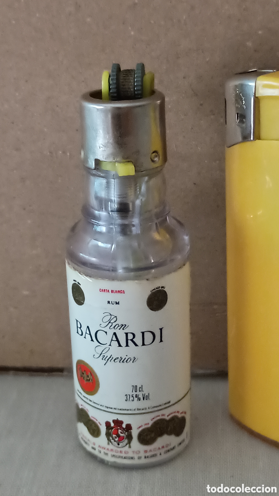 Coleccionismo: Botellita mechero Bacardi