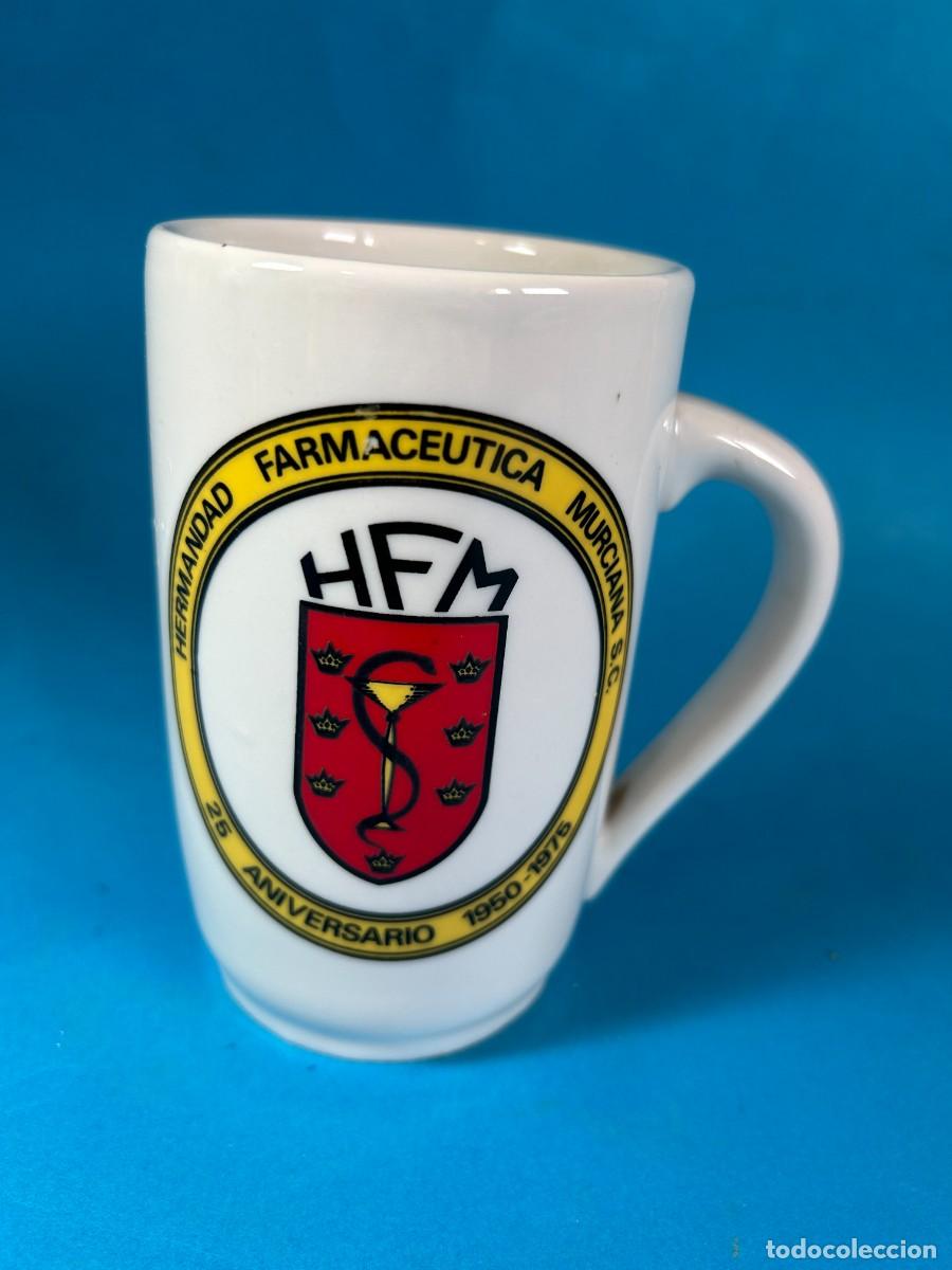 Coleccionismo: JARRA TAZA HERMANDAD FARMECEUTICA MURCIANA 25 ANIVERSARIO 1950 -1975 HFM