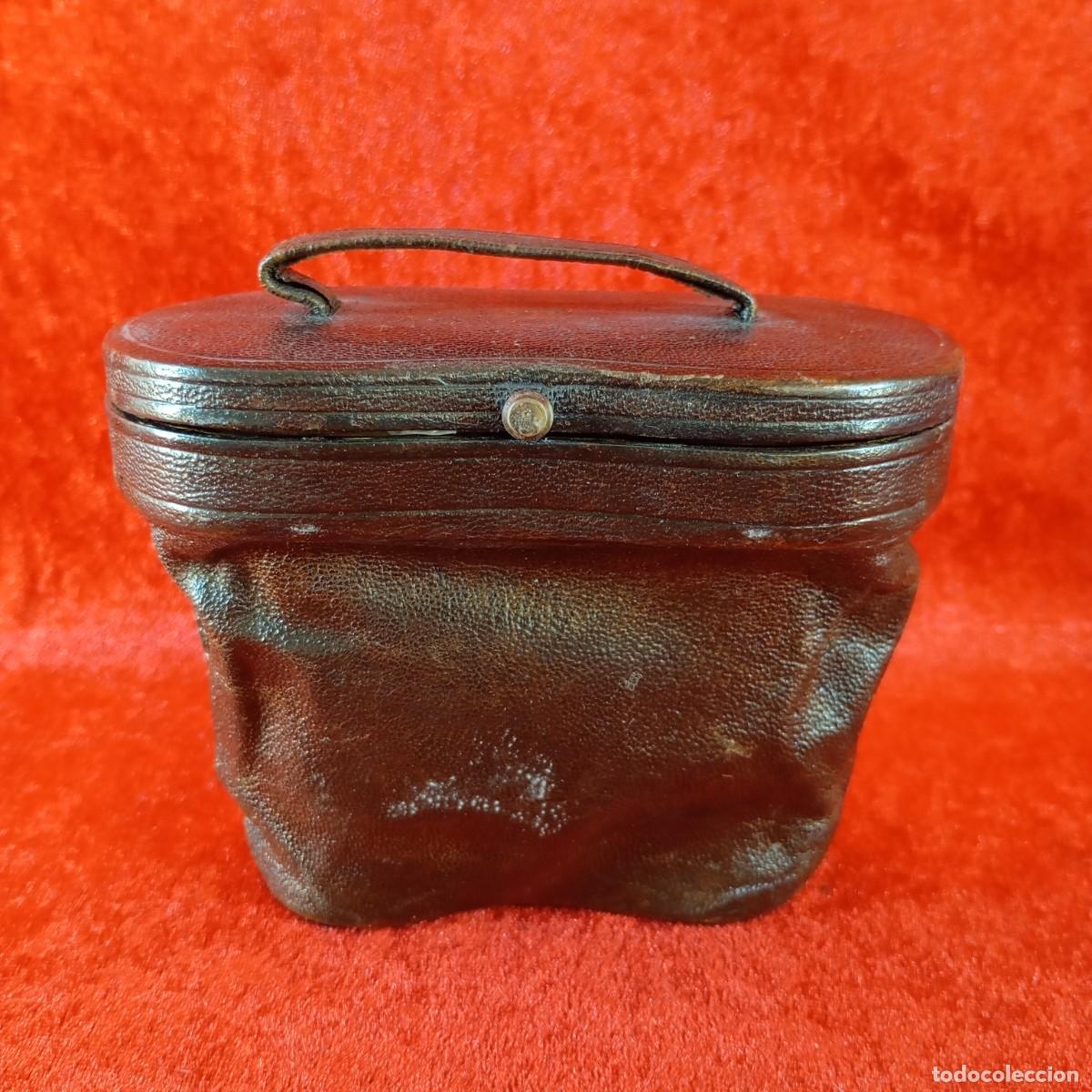 Coleccionismo: ANTIGUO ESTUCHE DE CUERO MARR&Oacute;N - PARA GUARDAR PRISM&Aacute;TICOS - 11 X 14 X 7,5 CM / 2232