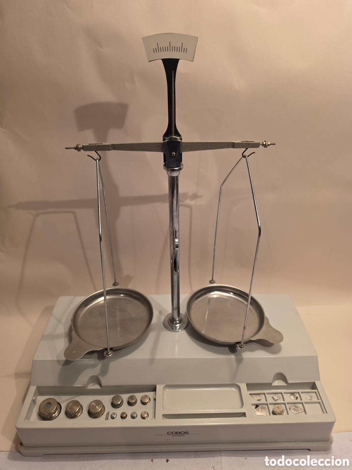 Coleccionismo: BALANZA DE PRECISION DE 250 GRAMOS. MARCA COBOS. CON JUEGOS DE PESAS COMPLETO.