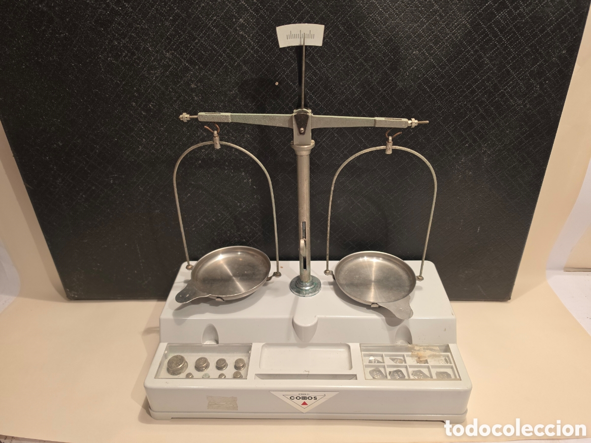 Coleccionismo: BALANZA DE PRECISION. 100 GRAMOS. JUEGOS DE PESAS COMPLETOS. MARCA COBOS. A&Ntilde;OS 80.