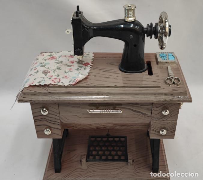 Coleccionismo: MAQUINA DE COSER MUSICAL, SUENA FOR ELISE Y SE MUEVE AL ABRIR EL CAJON, CAJA DE MUSICA