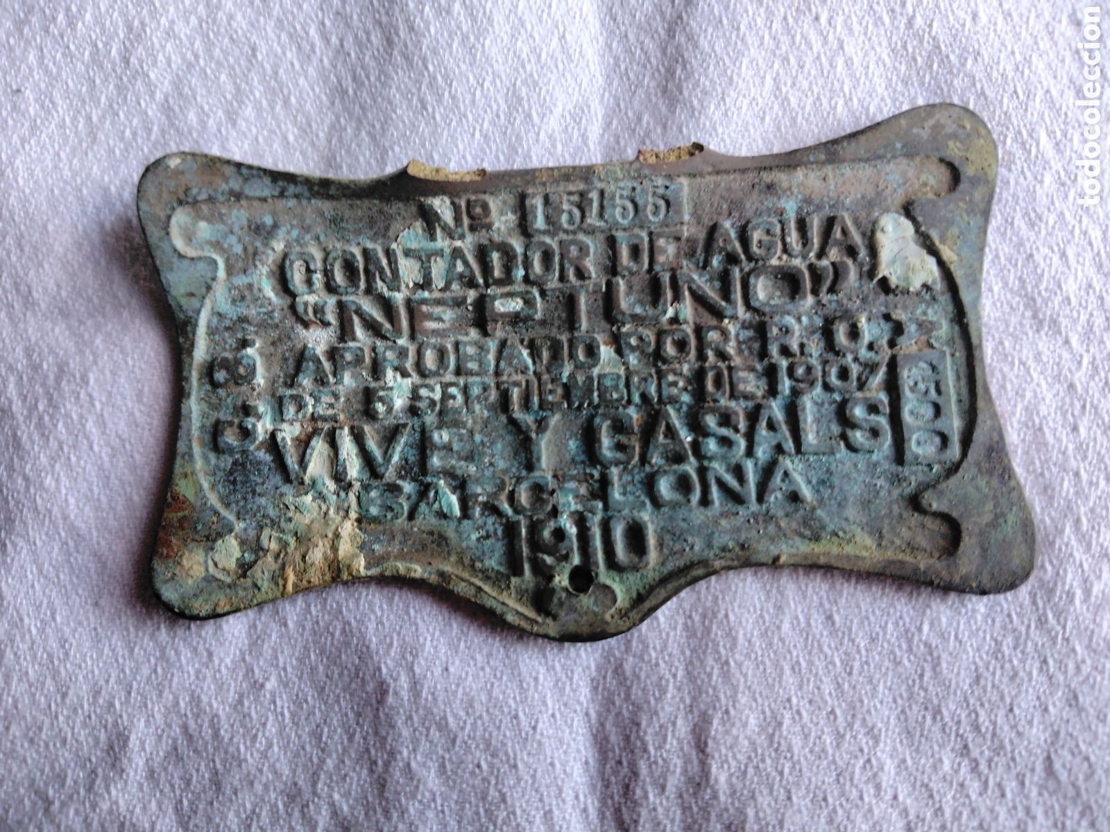 Coleccionismo: Contador de agua Neptuno. Placa de lat&oacute;n. 1910.