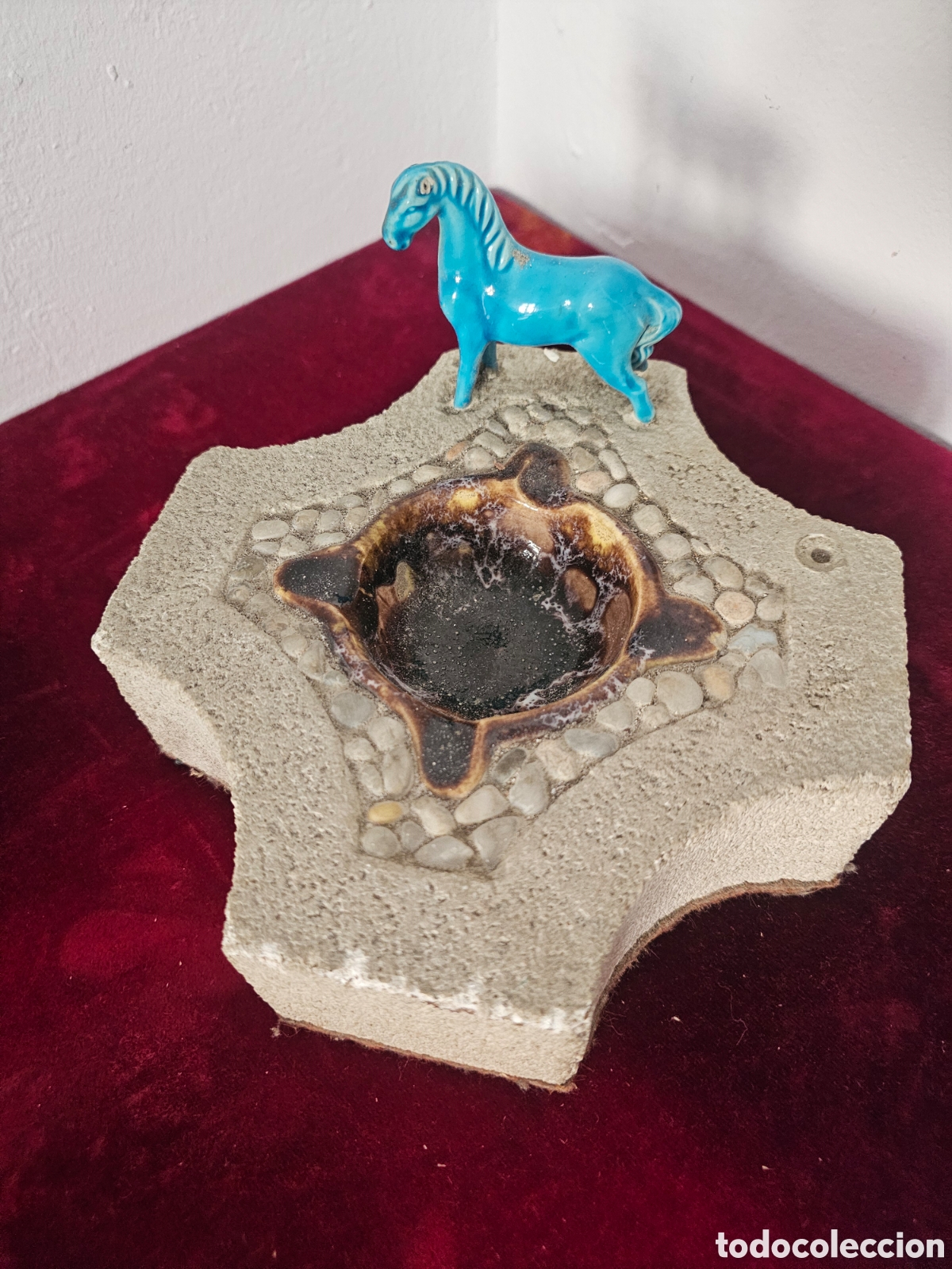Coleccionismo: Cenicero Artesanal Vintage / Antiguo de Piedra y Cer&aacute;mica con Caballo Turquesa 1960s 1980s