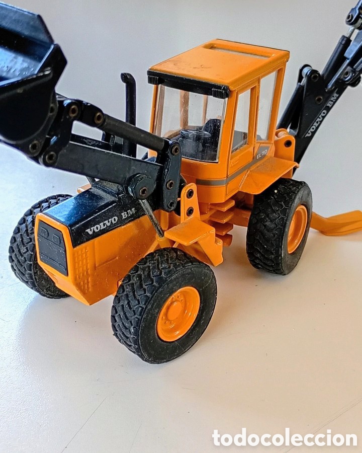 Coleccionismo: Retroexcavadora VOLVO a escala 1:50 JOAL