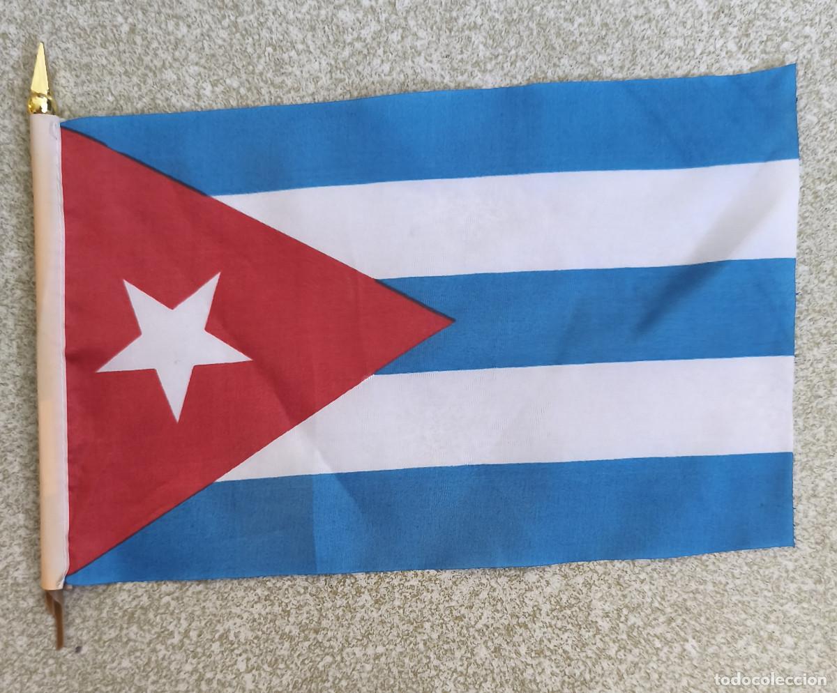 Coleccionismo: BANDERA DE MANO - CUBA - 20 x 24 cm