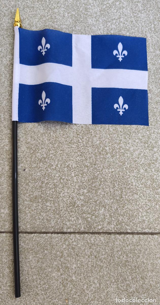 Coleccionismo: BANDERA DE MANO - QUEBEC - 31,5 x 16 cm