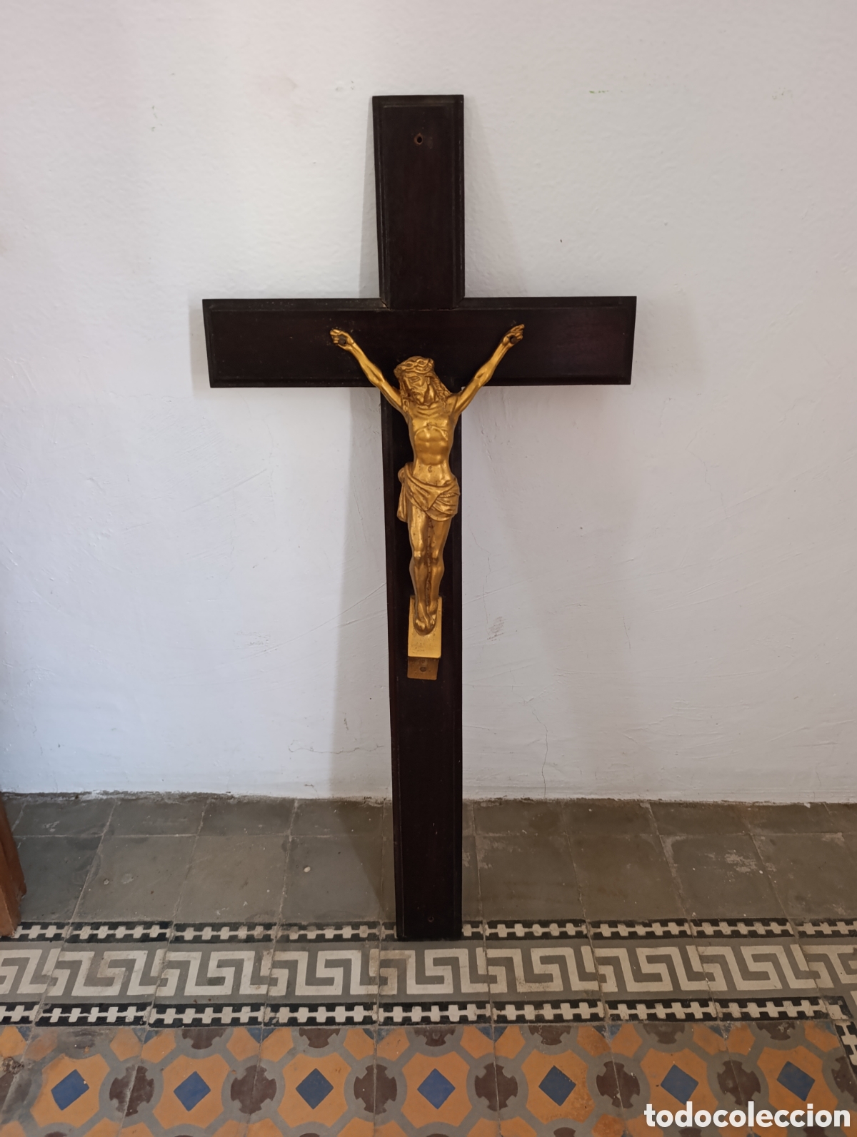 Coleccionismo: Crucifijo antiguo en madera y metal