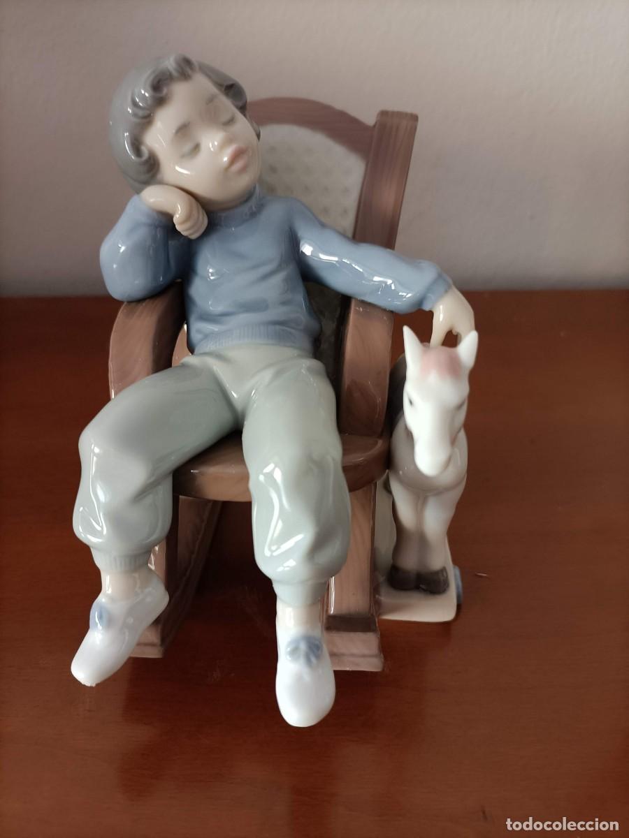 Coleccionismo: Dormidito en la mecedora. Figura de Lladr&oacute; en su envase original