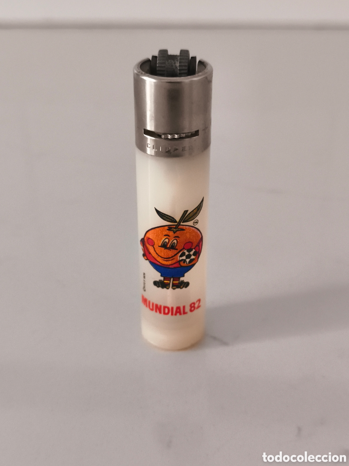 Coleccionismo: Antiguo encendedor Clipper publicidad de mundial naranjito 82 con la mitad del gas