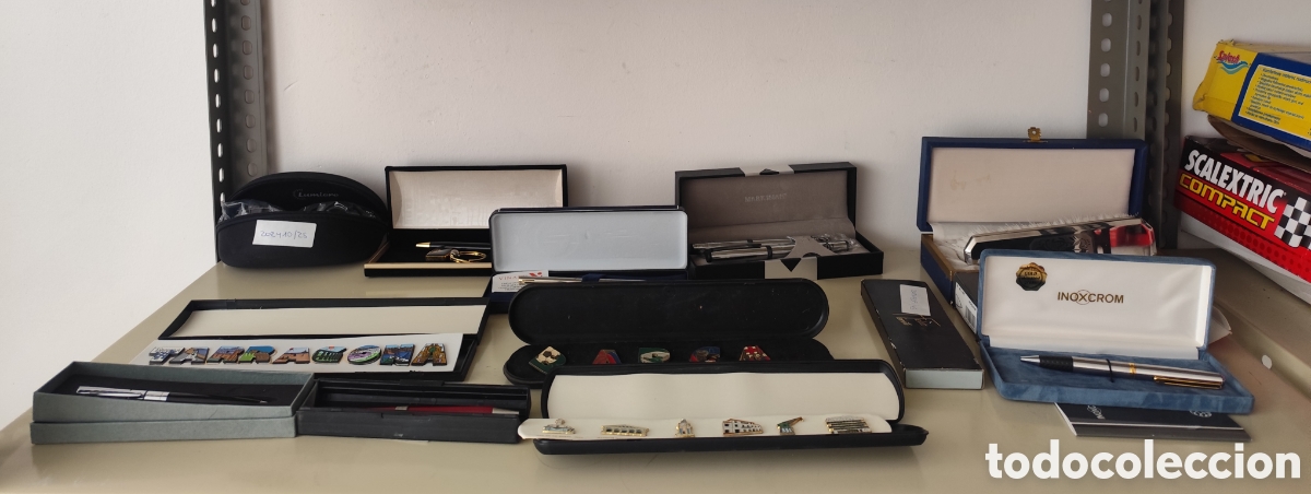 Coleccionismo: Lote bol&iacute;grafos,pins, tel&eacute;fonos