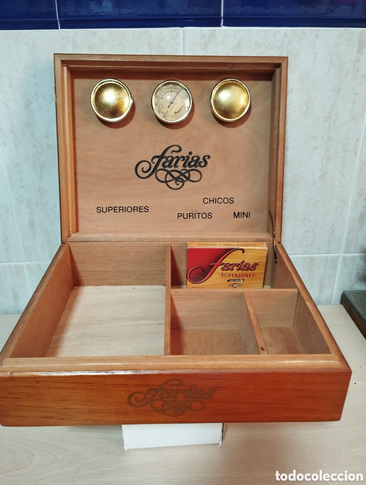 Coleccionismo: PUROS FARIAS CAJA HUMIDIFICADOR MADERA+BARAJA NAIPES
