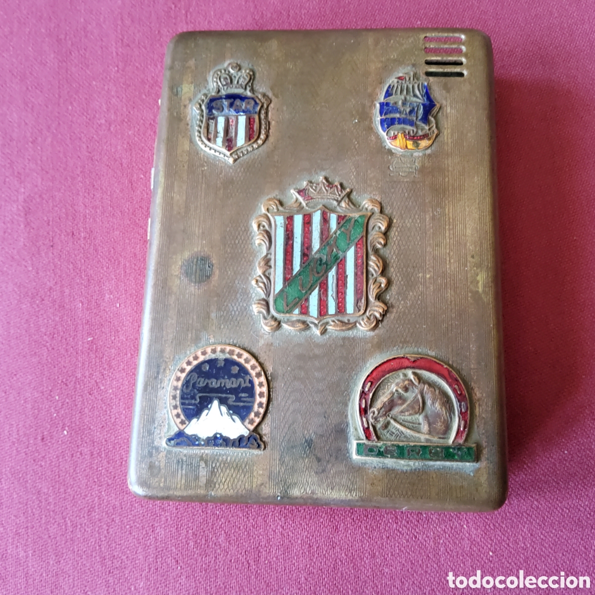 Coleccionismo: PITILLERA ANTIGUA DE LAT&Oacute;N DECORADA CON VARIOS EMBLEMAS ESMALTADOS