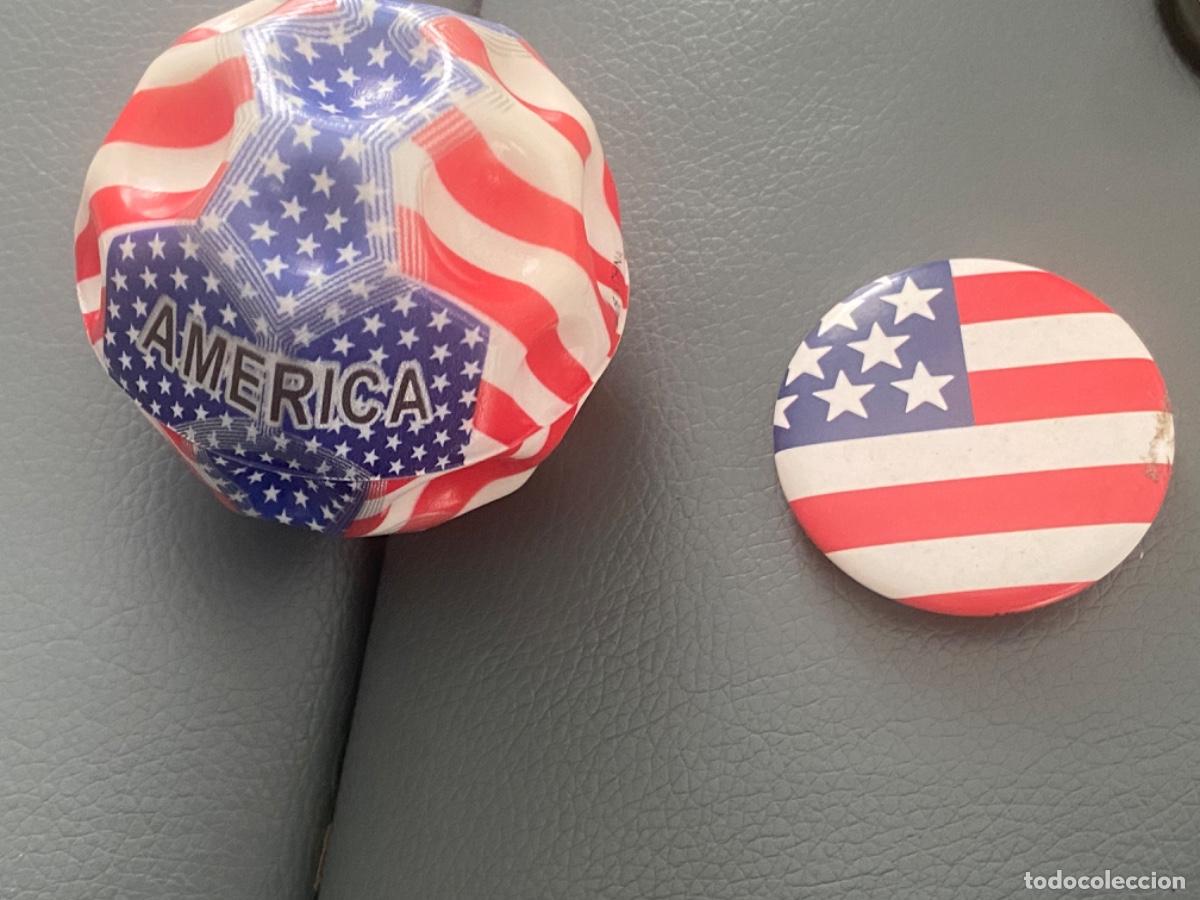 Coleccionismo: PELOTA Y CHAPA BANDERA ESTADOS UNIDOS
