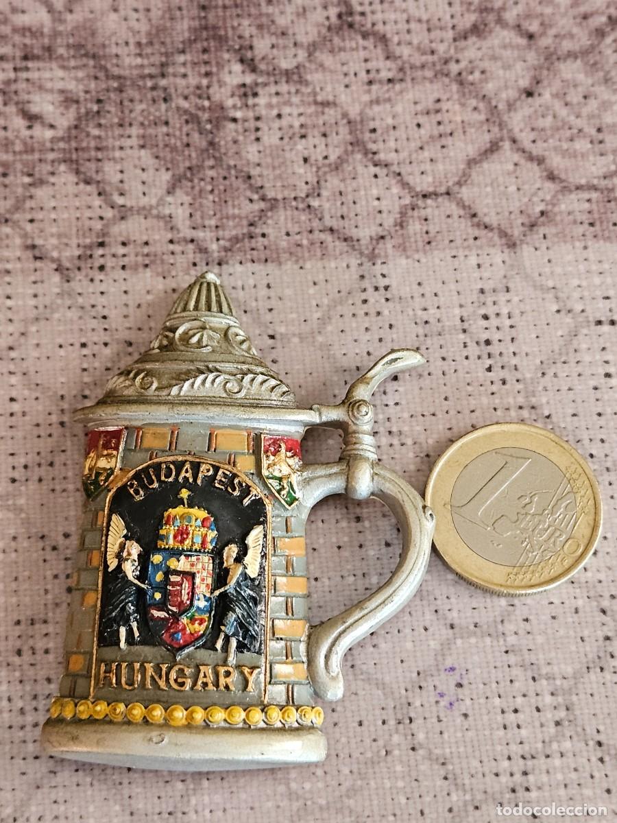 Coleccionismo: Im&aacute;n Para Nevera Souvenir De Budapest, Hungr&iacute;a- Jarra De Cerveza Tradicional Centroeuropea.