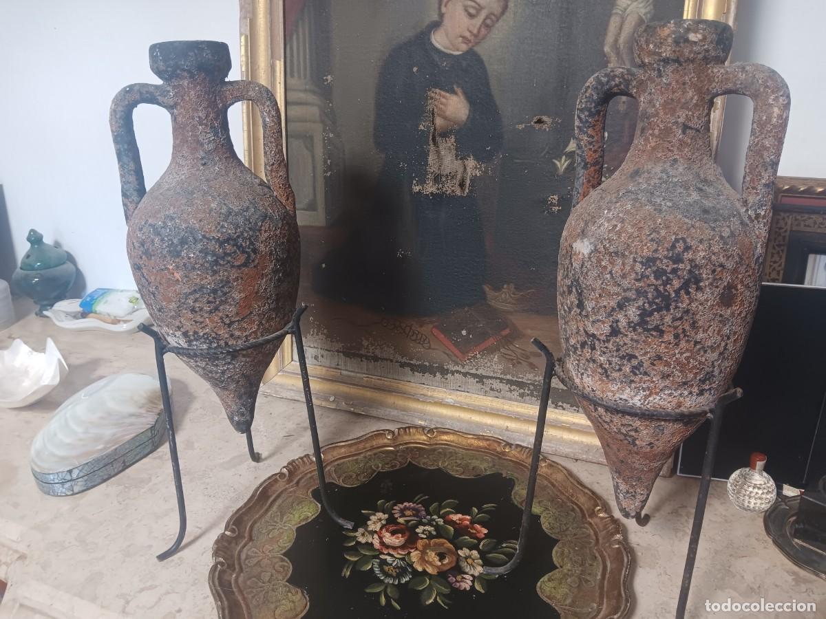 Coleccionismo: &aacute;nfora antigua de terracota, a menudo replicada con un dise&ntilde;o de estilo marino o romano.Presenta una