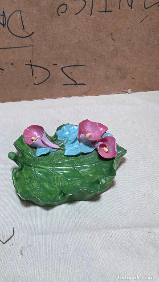 Coleccionismo: bandeja en forma de hoja floral - Foto 3
