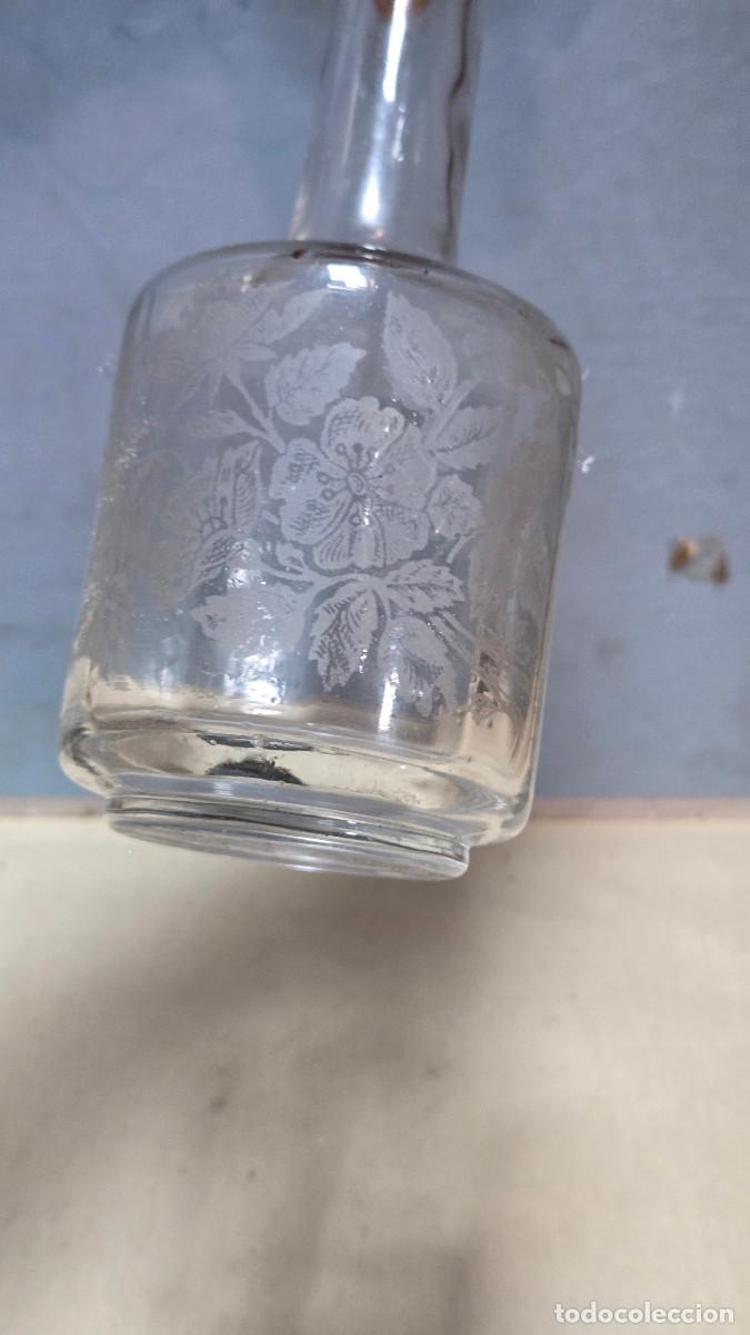 Coleccionismo: botella de cristal de licor - Foto 2