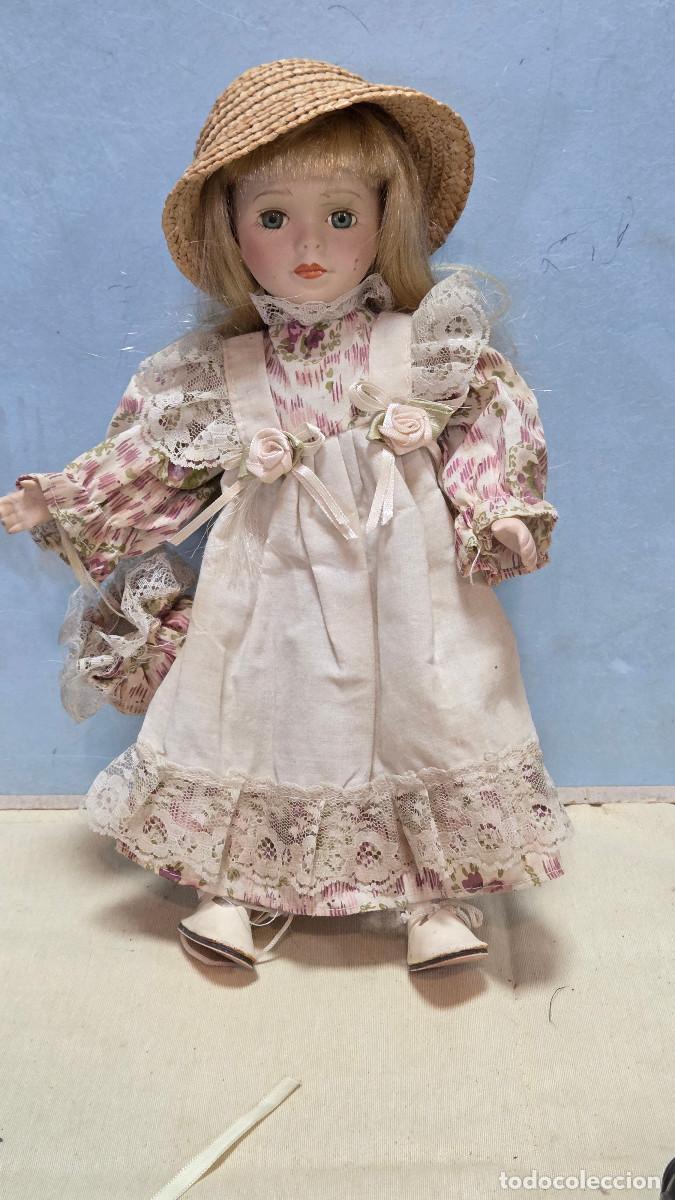 Coleccionismo: mu&ntilde;eca de porcelana y tela