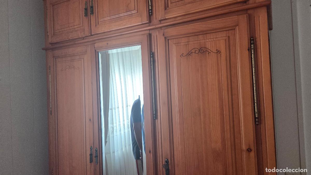 Coleccionismo: armario de madera con altillo - Foto 4