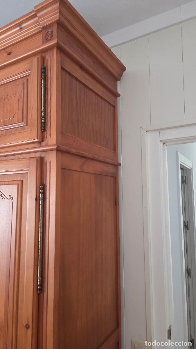 Coleccionismo: armario de madera con altillo - Foto 6