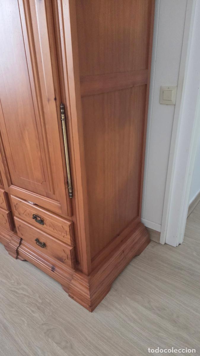 Coleccionismo: armario de madera con altillo - Foto 7