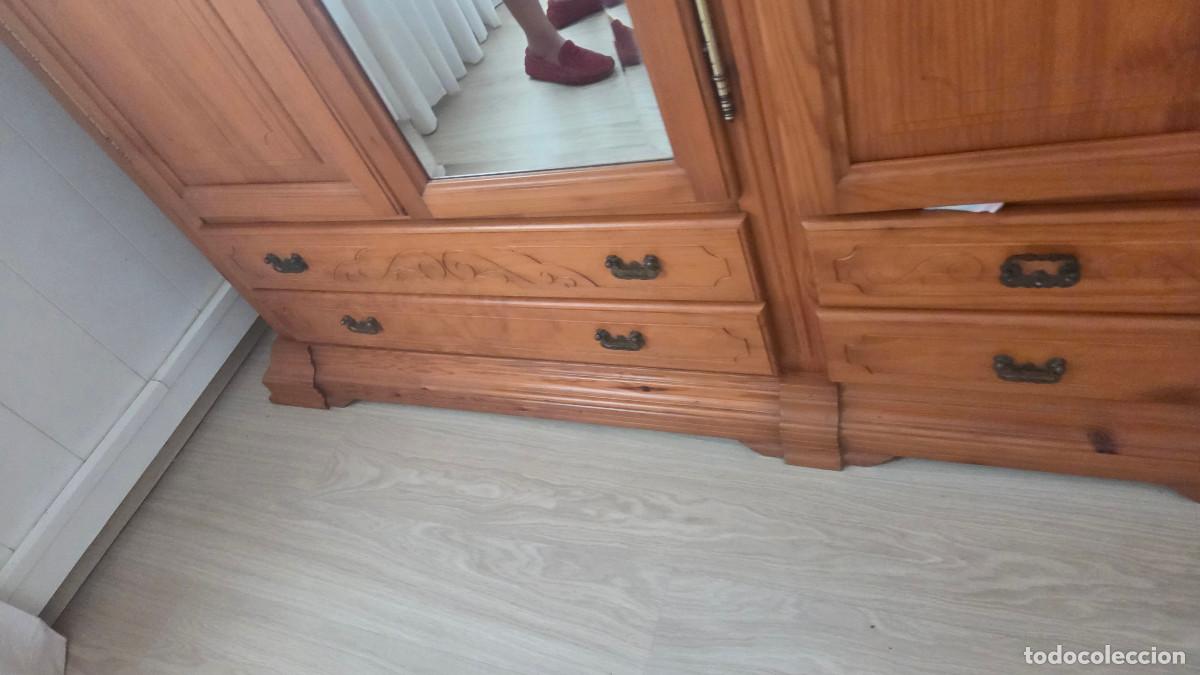 Coleccionismo: armario de madera con altillo - Foto 9