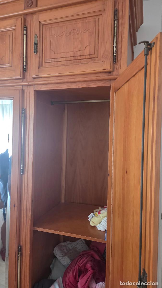 Coleccionismo: armario de madera con altillo - Foto 10