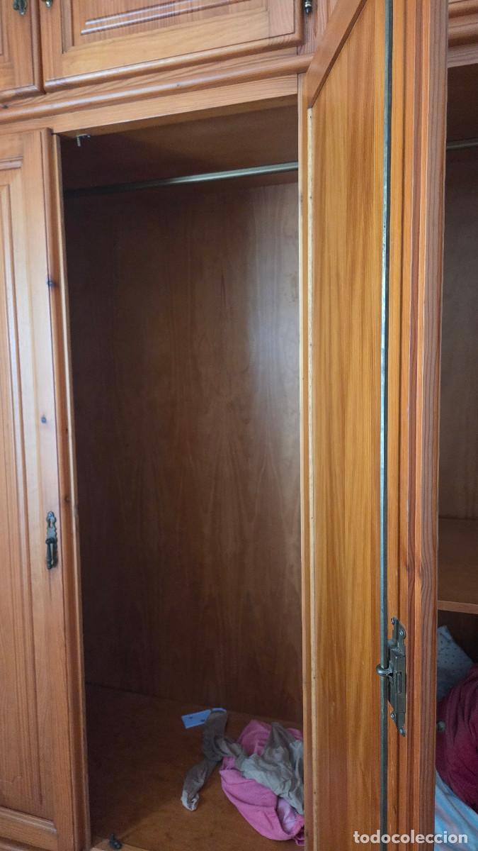 Coleccionismo: armario de madera con altillo - Foto 11