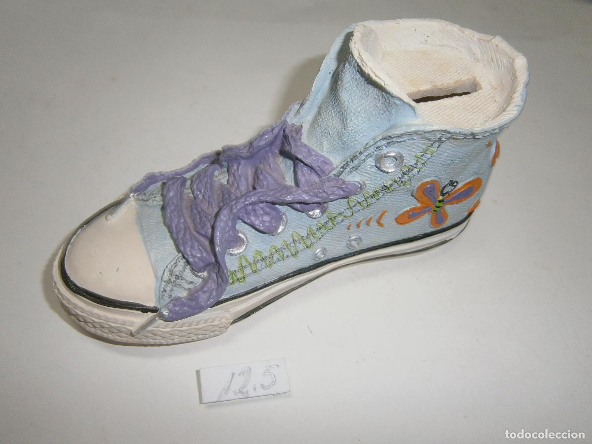 Coleccionismo: ZAPATILLA DEPORTIVA HUCHA