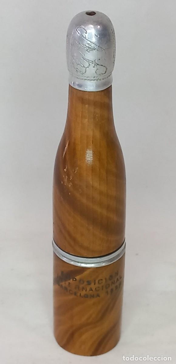 Coleccionismo: DIFICIL SOUVENIR OFICIAL DE LA EXPO. INTERNACIONAL BARCELONA 1929 , EN FORMA DE BOTELLA CON PIPA