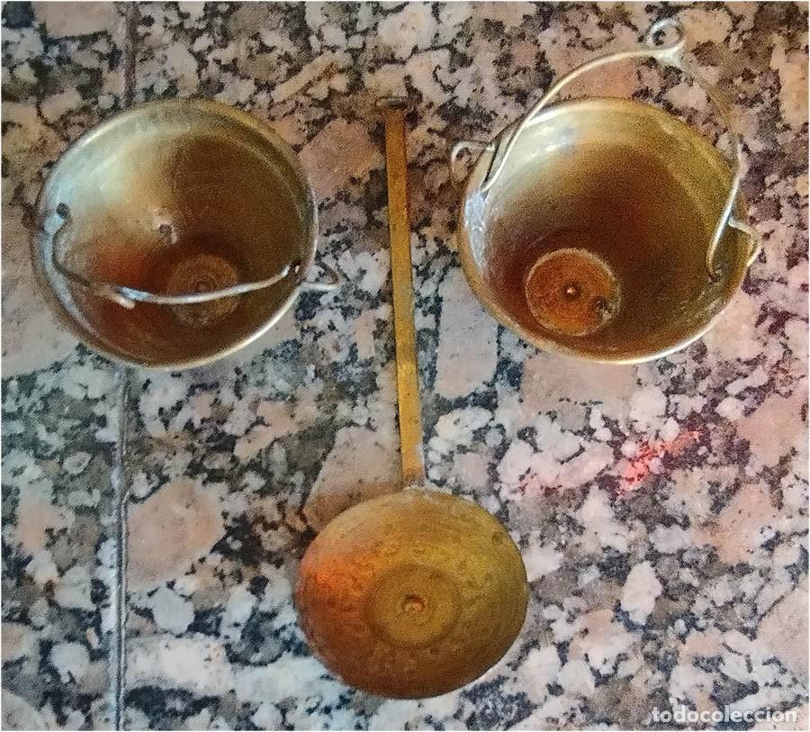Coleccionismo: 2 CUBOS CON ASA Y PALETA EN LATON LA PALETA MIDE 6 CM DE LARGA LOS CUBOS 5 DIAMETRO POR 4,5 DE ALT