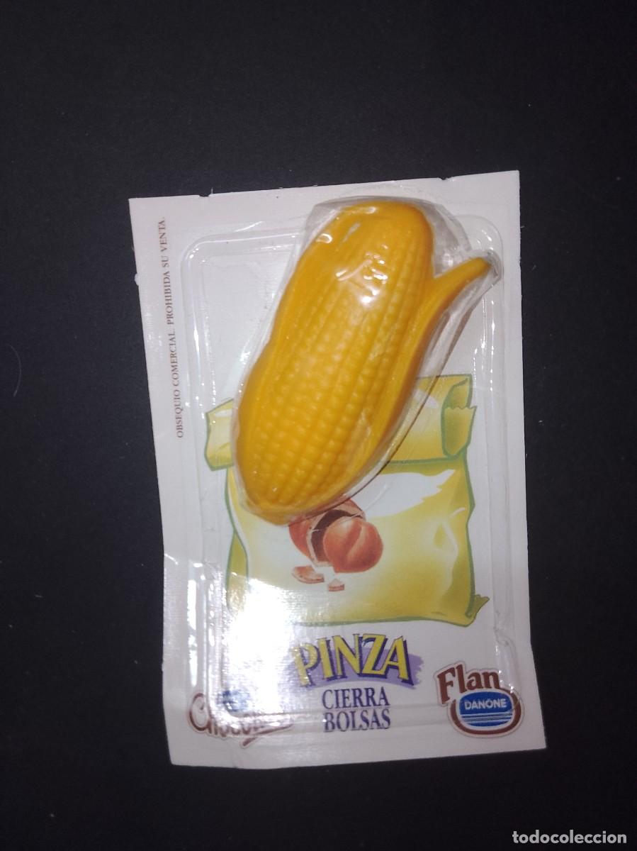 Collecting: Promocional Danone, pinza cierra bolsas en su blister