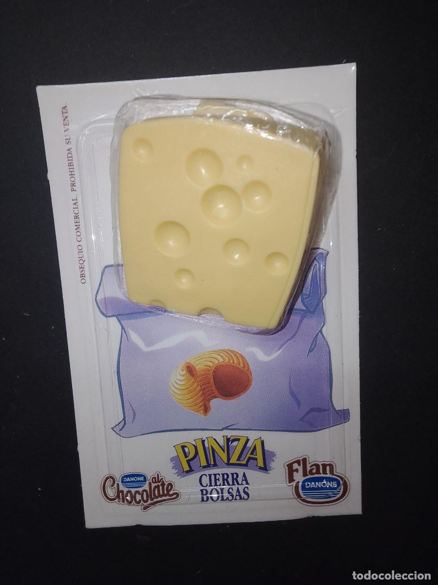 Collecting: Promocional Danone, pinza cierra bolsas en su blister